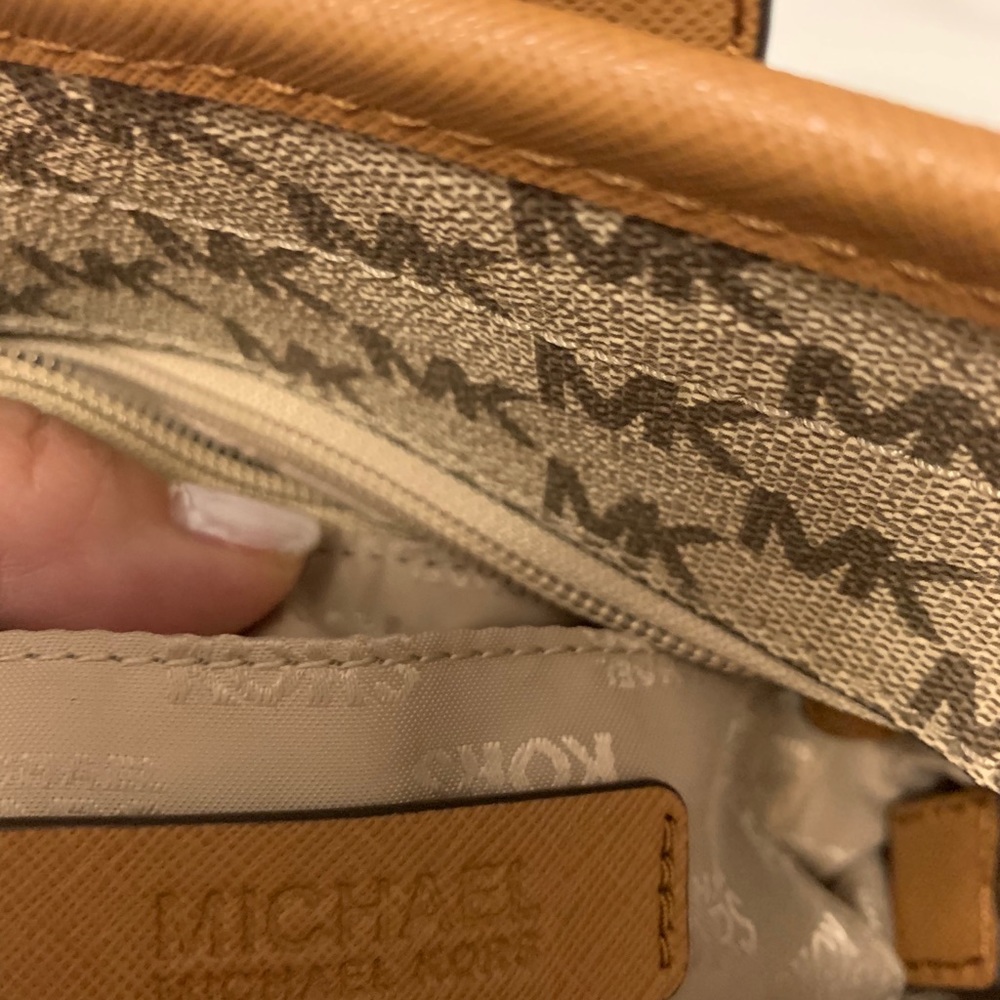 Handbag - Picture 3 of 3